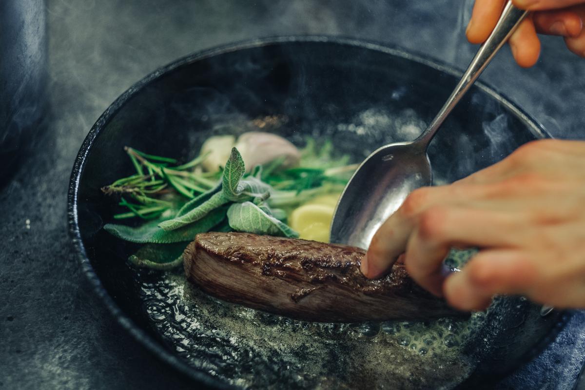 Gourmet servering hos Henne Kirkeby Kro