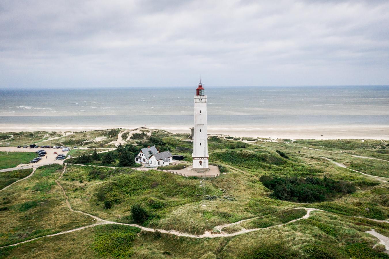 Blåvandshuk Fyr, in the middle