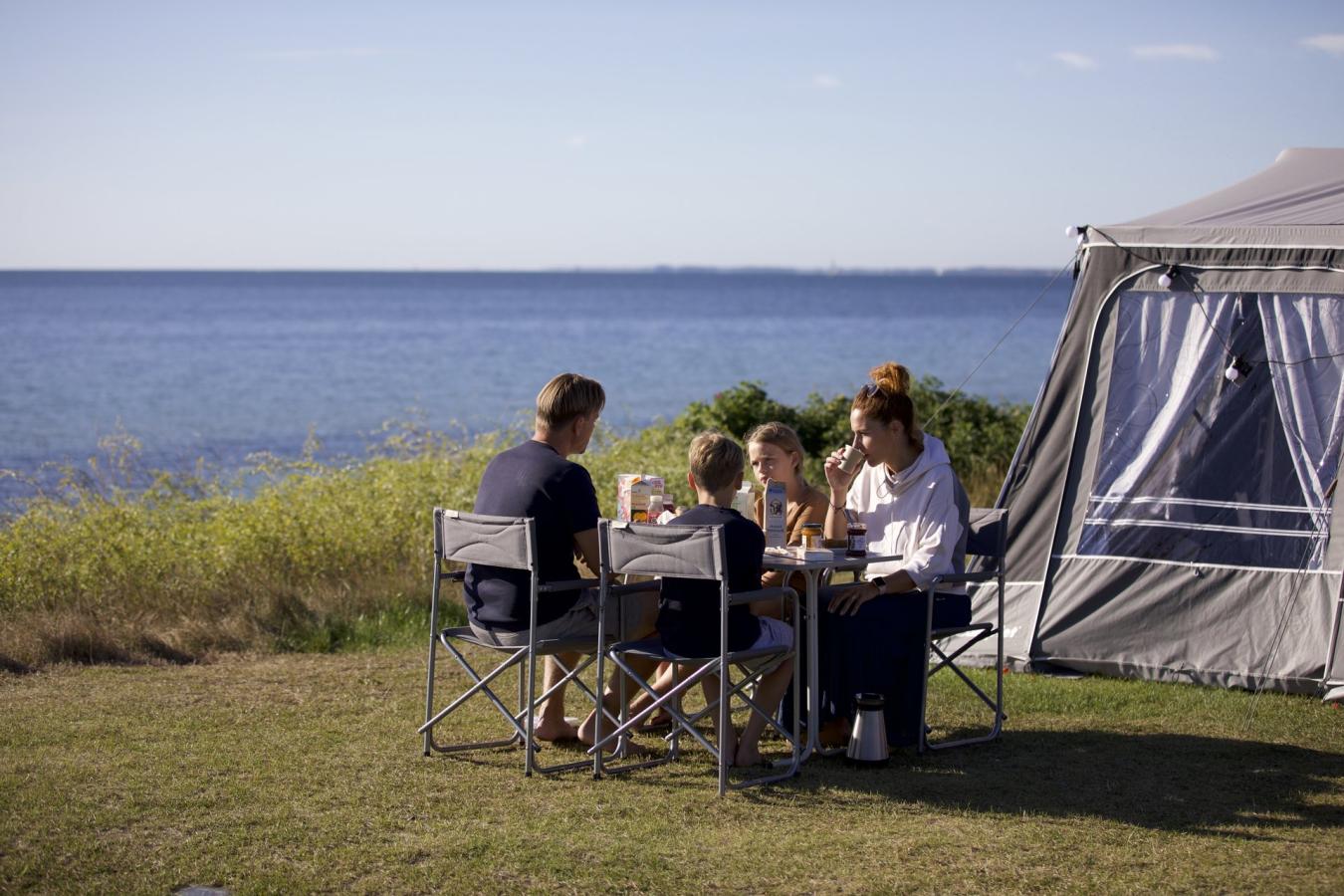  Camping am Wasser, Familie