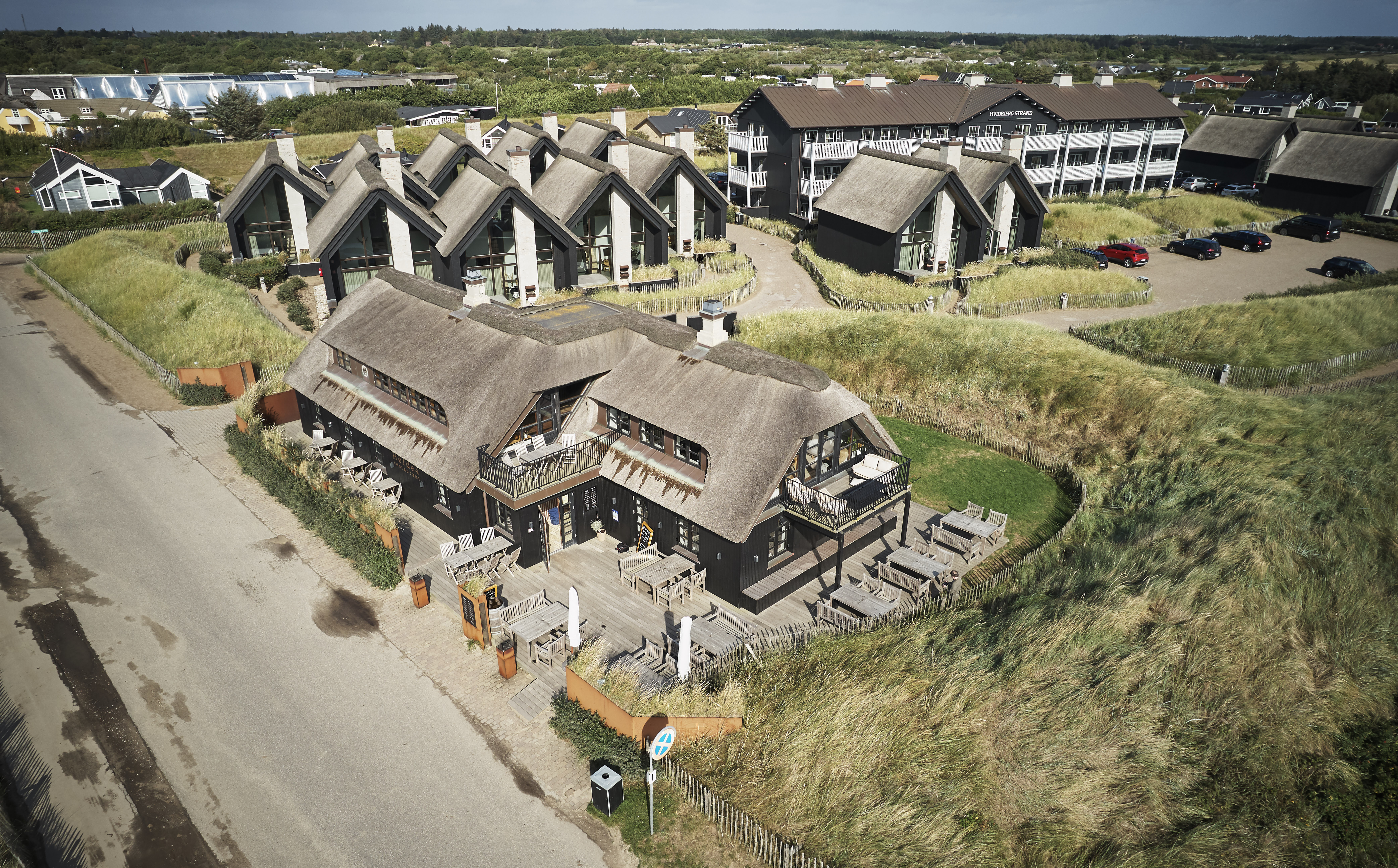 Dronefoto af Hvidebjerg Strand Feriepark i Blåvand