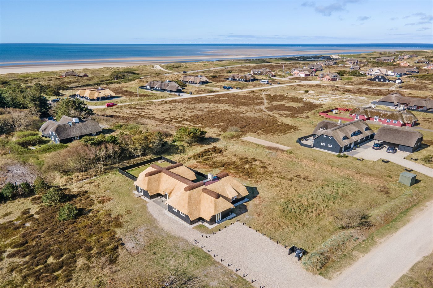 Dronefoto af feriehuse i Blåvand