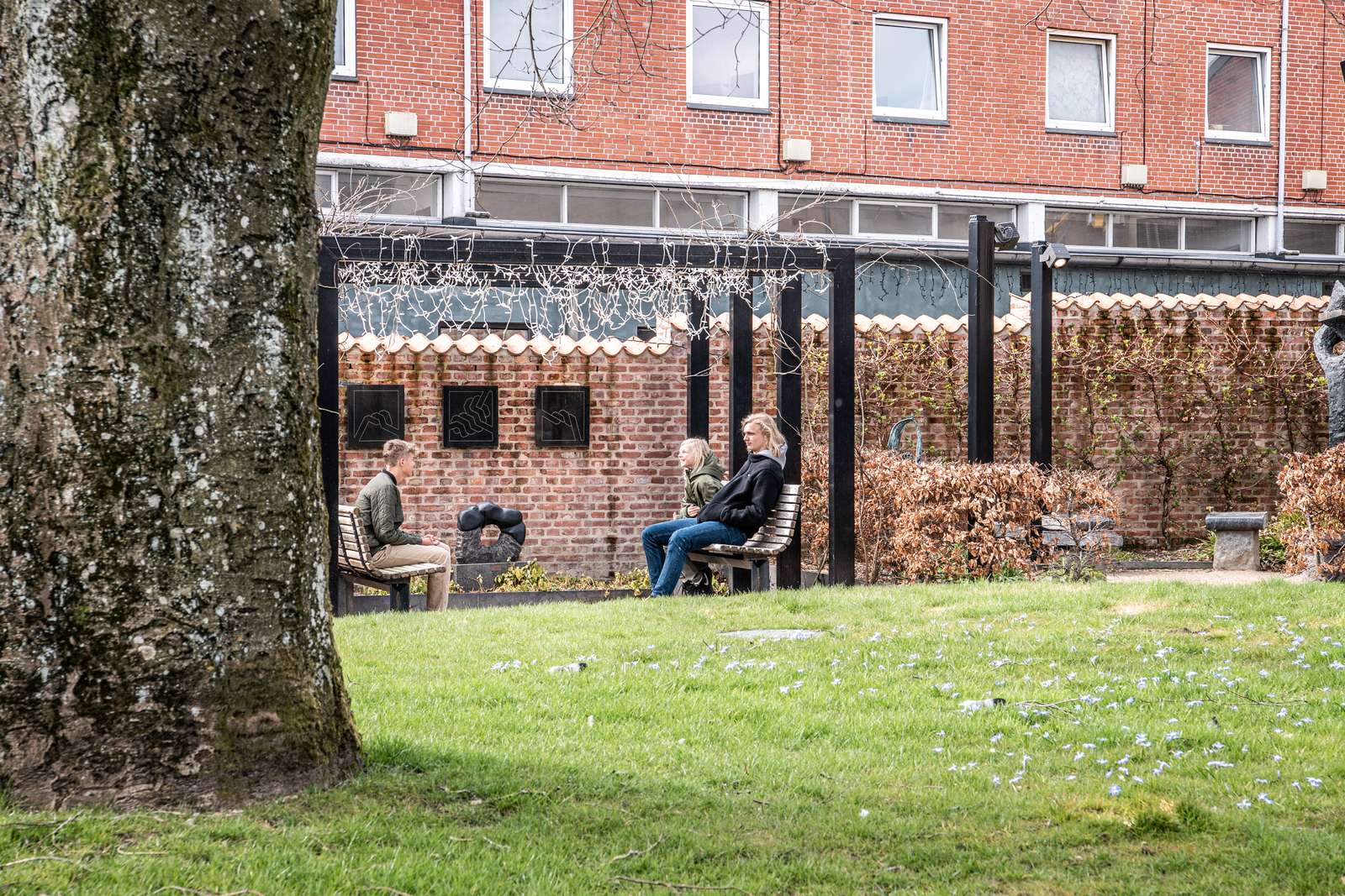 Familie på tur i Varde Garten