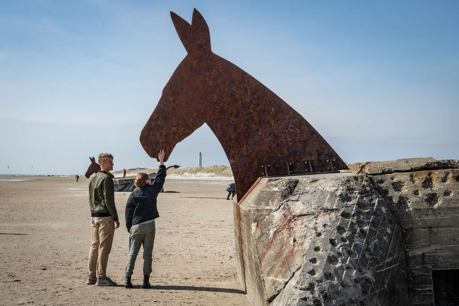 To drenge på strande ved Muldyr Bunkerne