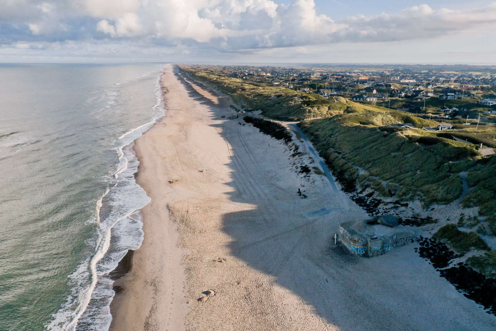 Dronefoto af Søndervig Strand