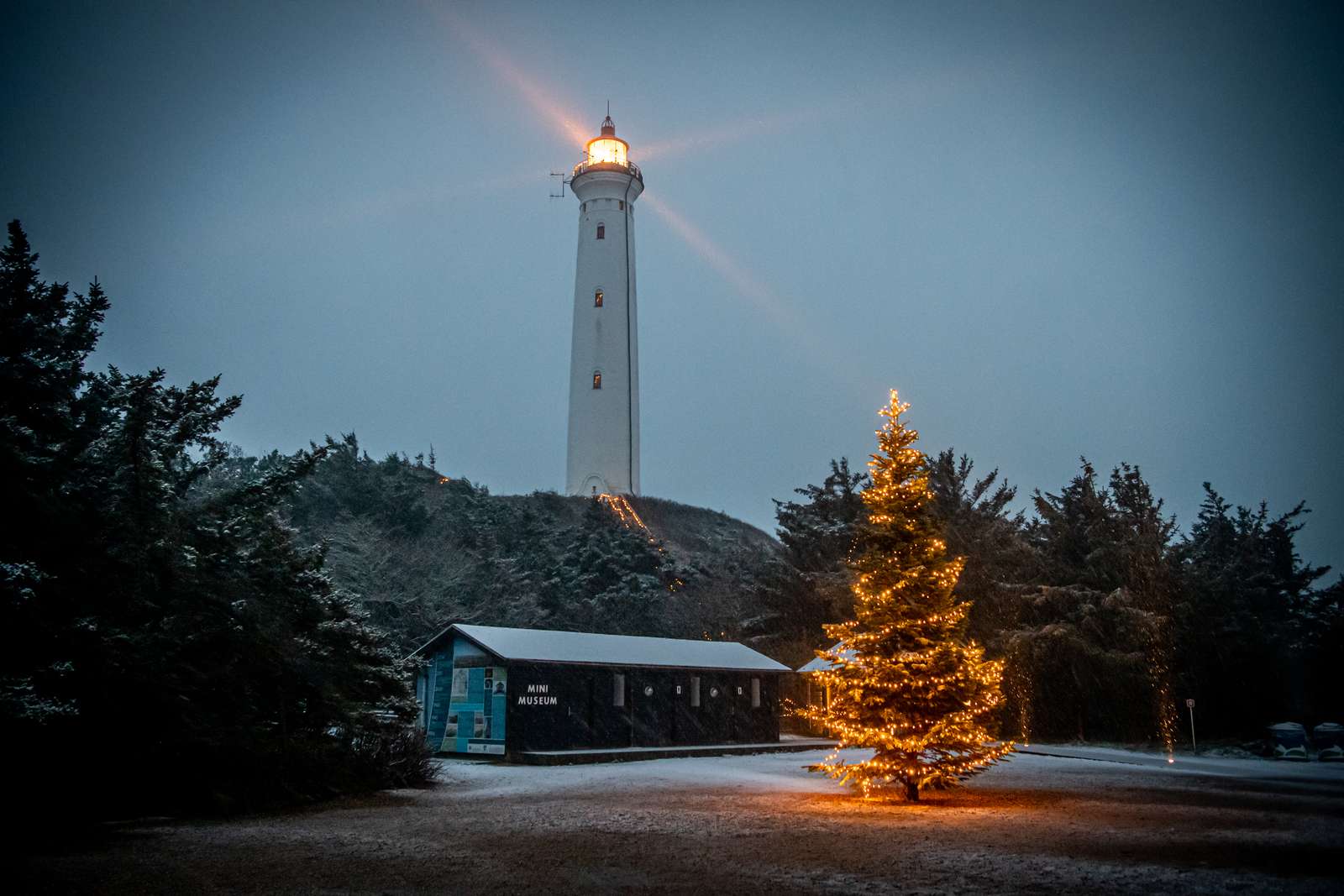 Sneklædt landslab ved Lyngvig Fyr