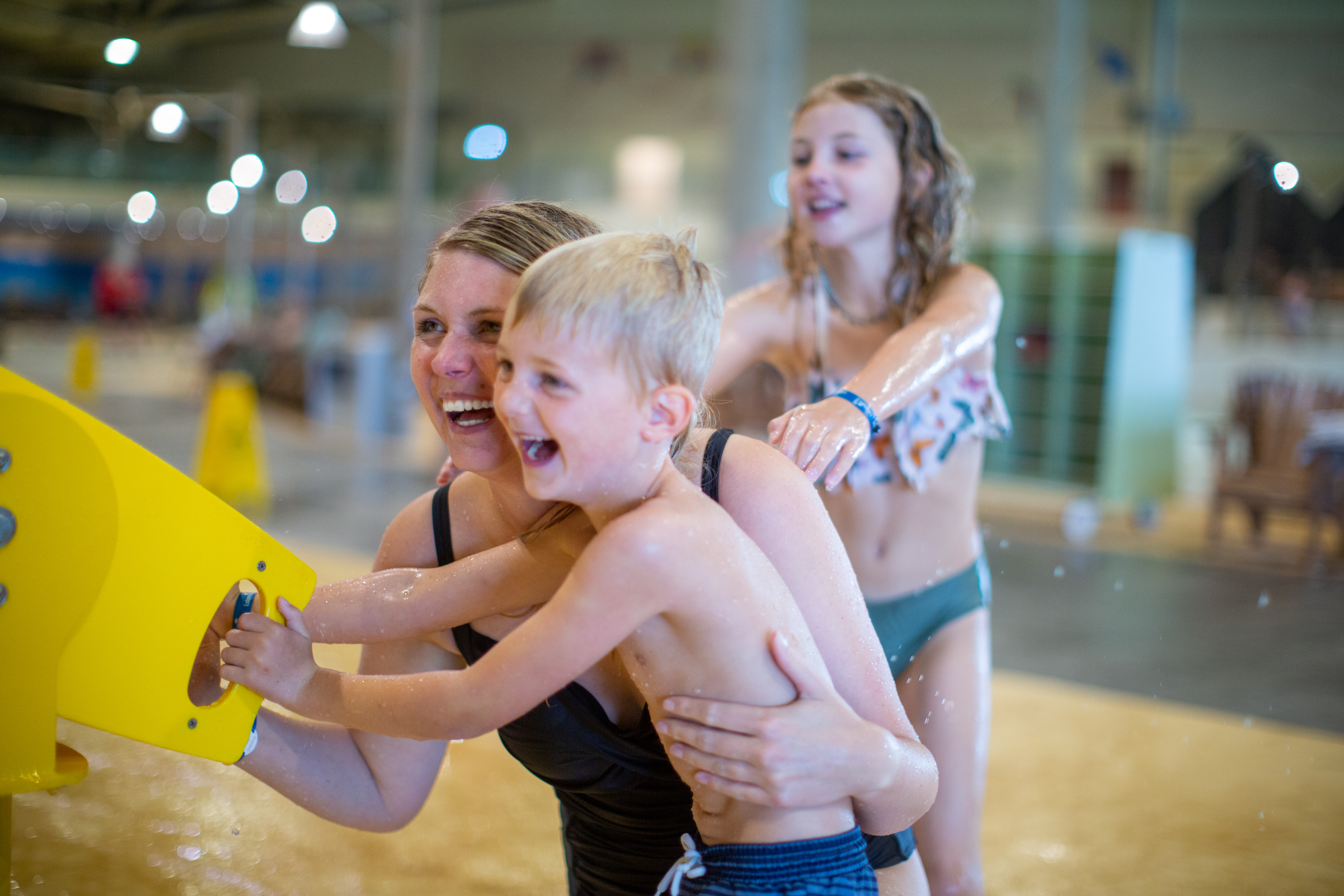 Børn leger i Lalandia aquadome