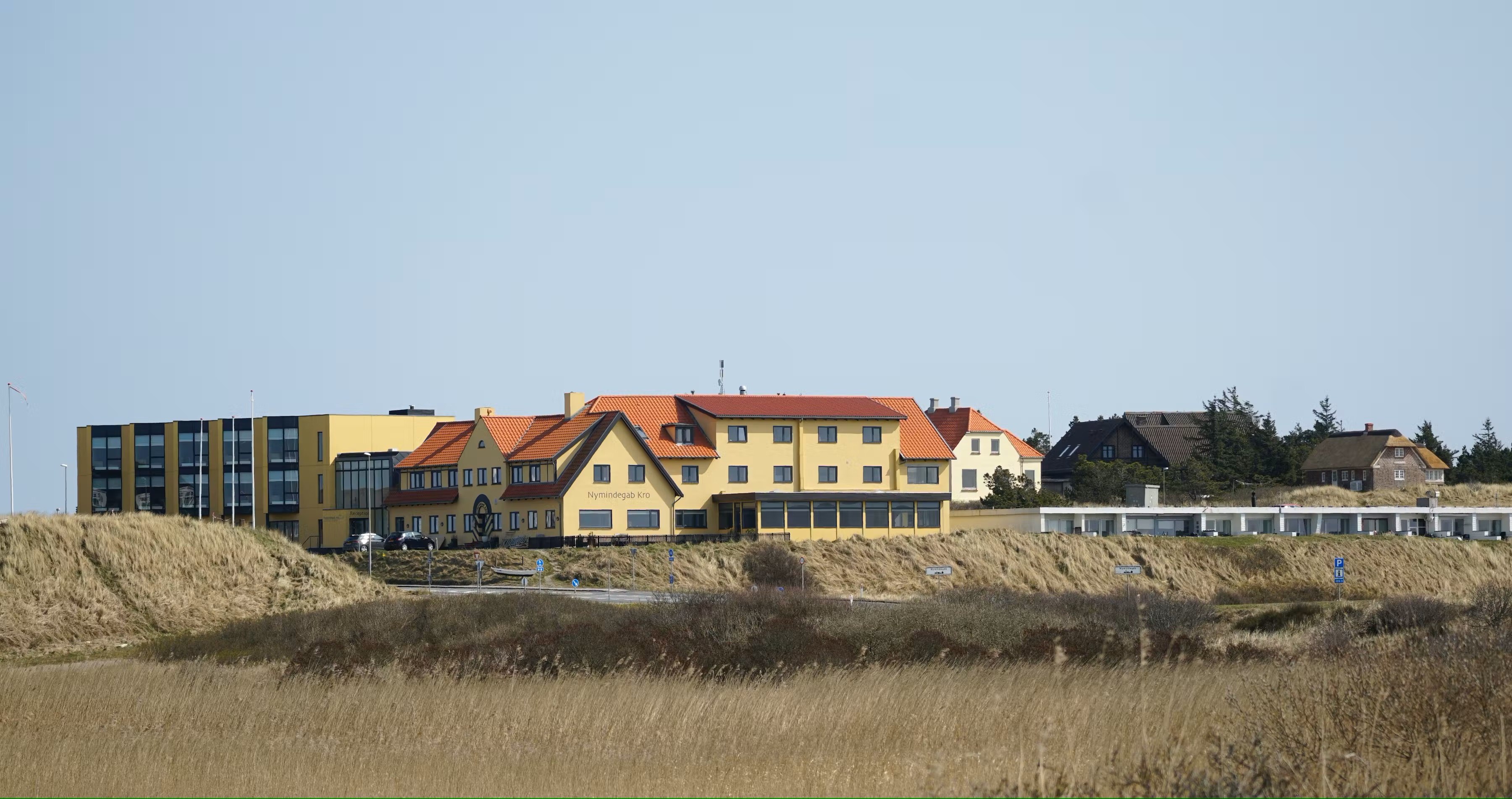 Flot udsigt til Nymindegab Kro og den omkring liggende natur