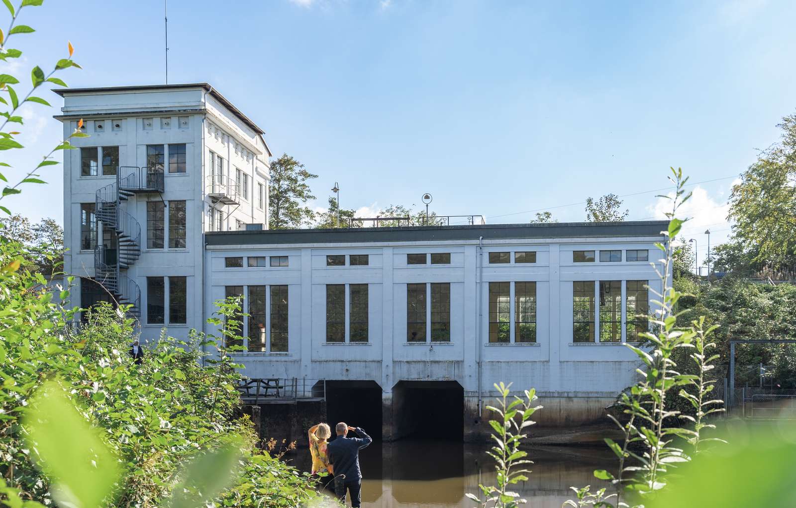 Karlsgårdeværket i solskin 