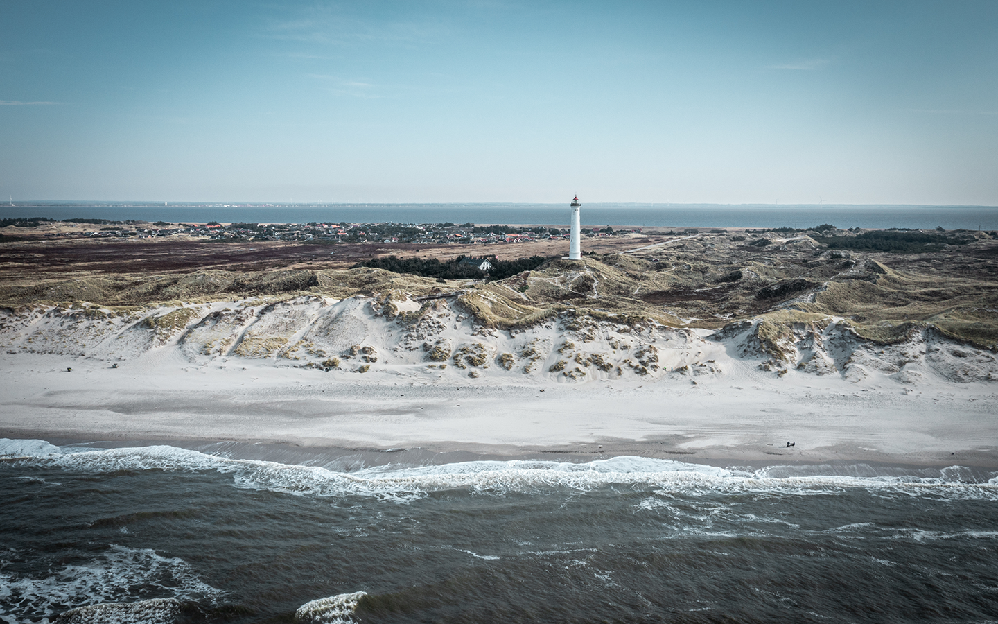 Dronefoto af Lyngvig Fyr