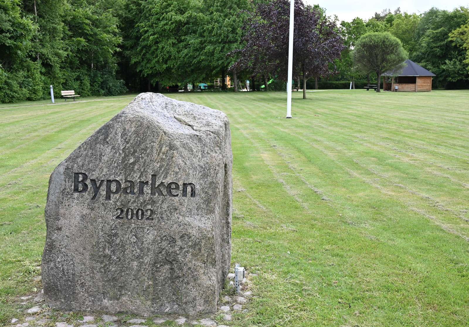 Mindestenen i byparken Næsbjerg