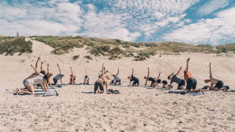 Vesterhavsyoga-hvidesande-corellyoga - Ripstar - foto creativebros