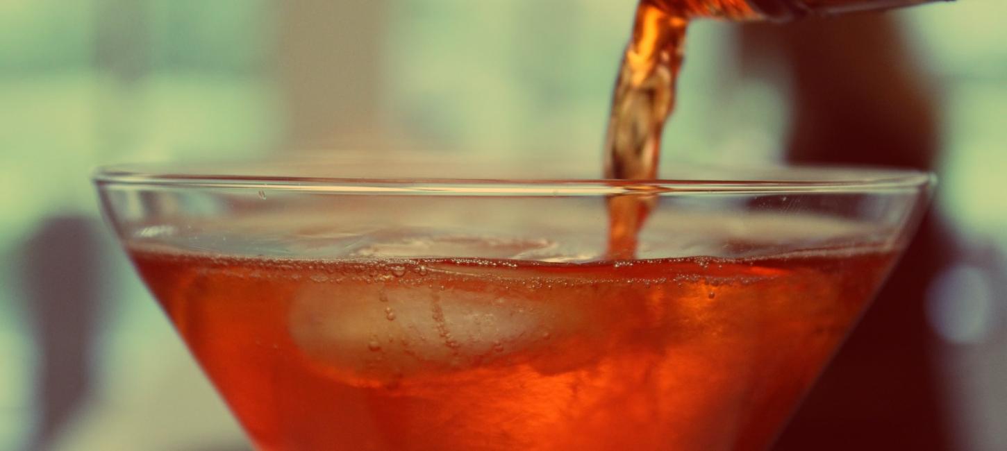 Aperol Spritz som er ved at blive lavet