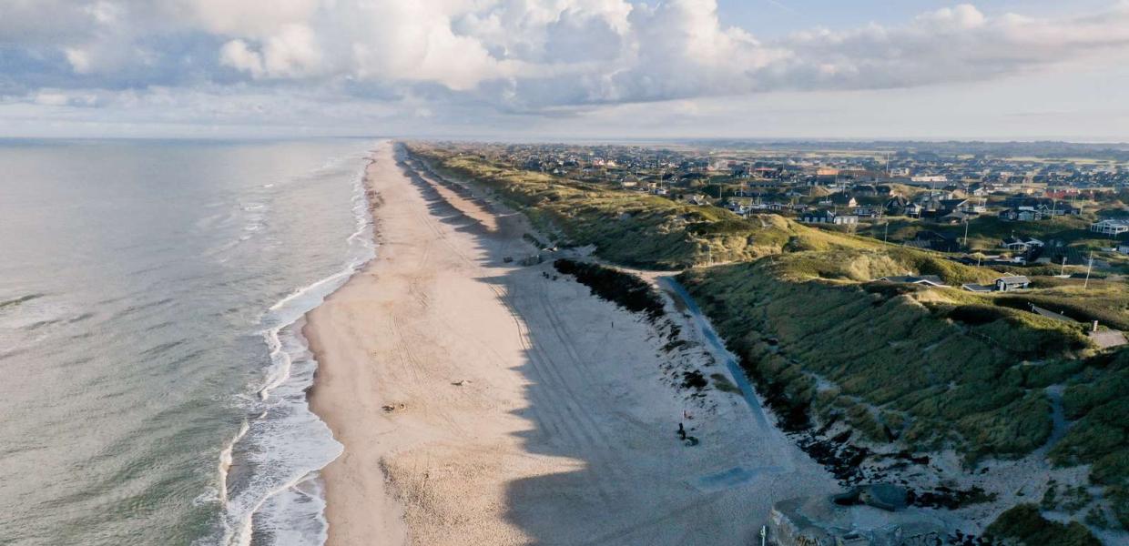 Dronefoto af Søndervig Strand